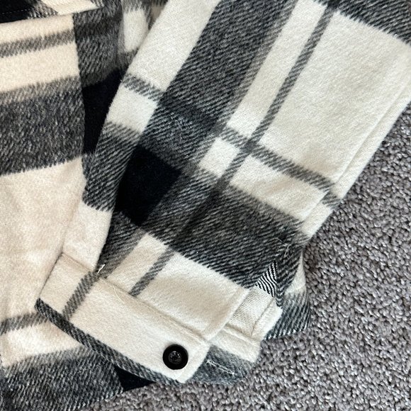 Black & White Plaid Flannel - Picture 4 of 9
